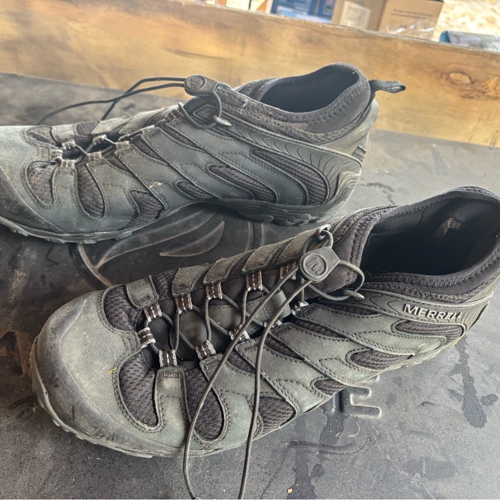 Merrell Men's Gray and Black Athletic Shoes